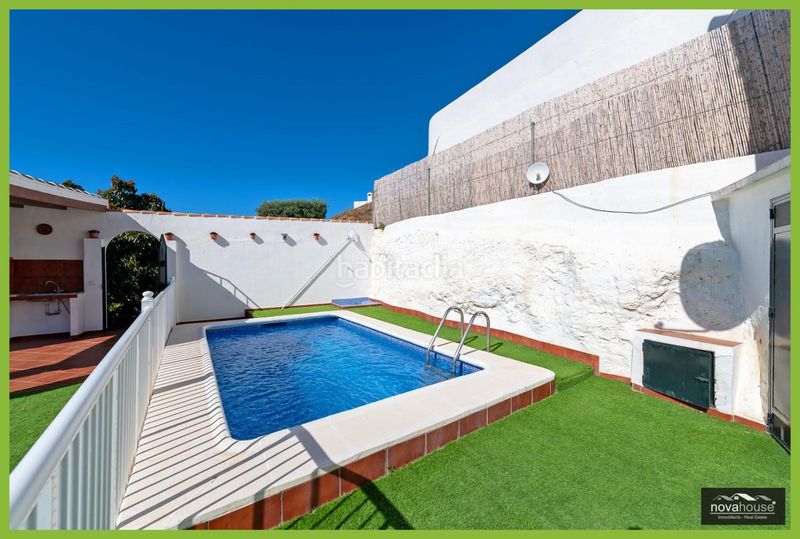 Foto c4bcbd77-e408-4f85-93a8-c69f06195823. Masia amb aparcament piscina a Avda Pescia - Ctra de Frigiliana Nerja