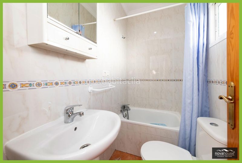 Foto f0dee0b8-3c0d-4260-8616-3c45b716e1fe. Masia amb aparcament piscina a Avda Pescia - Ctra de Frigiliana Nerja