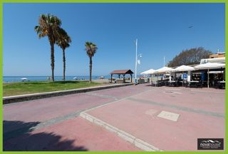 Casa  Avenida salvador allende. Magnífica casa en planta baja en el paseo marítimo del palo!!!