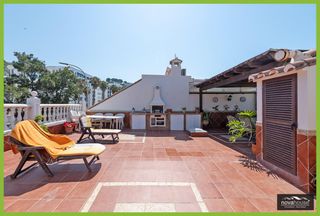 Casa  Salvador allende. Magnífica casa con solarium en primerísima línea de playa en el