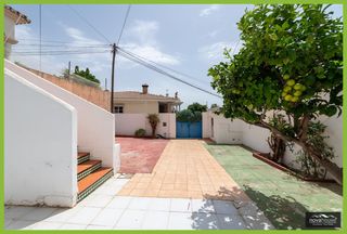 Casa a Del carpintero 18. Casa independiente con 260 metros de parcela en el rincón de la