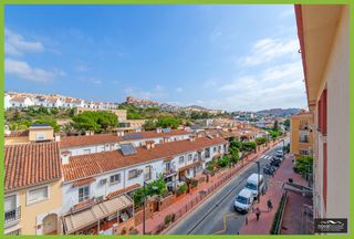 Appartement à Calle frigiliana 1. Amplio piso céntrico con parking comunitario