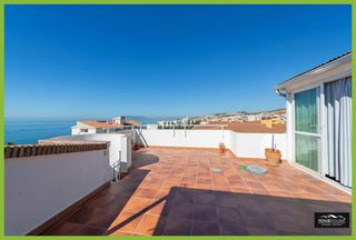 Attique à Avenida del mediterráneo 203. Precioso ático con vistas espectaculares al mar