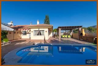 Chalet in Pizarra. Magnífico chalet con piscina en cerralba!!!