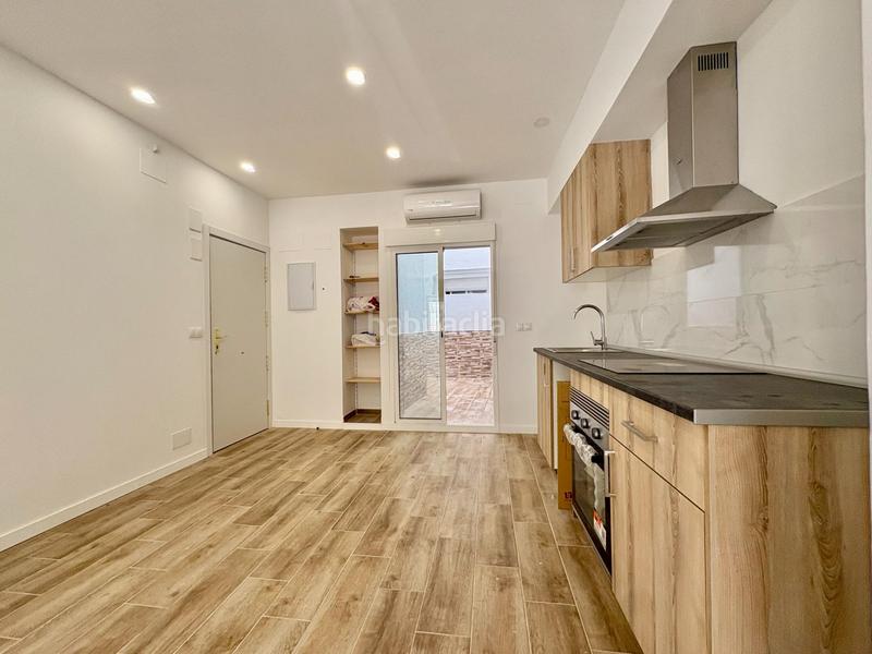 Foto 1a3f7ff1-0fcd-41cf-b63c-82576afd0ec1. Estudio  a estrenar en el molinillo con patio privado en Málaga