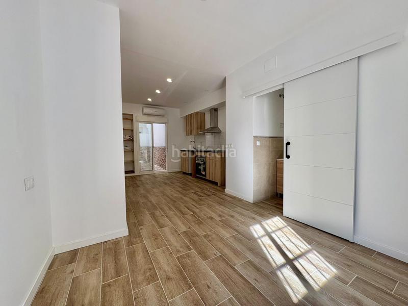 Foto 6f7a7de5-2d47-4f88-954a-fe5530eb98df. Estudio  a estrenar en el molinillo con patio privado en Málaga