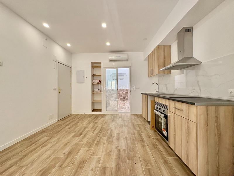 Foto b8e036e7-279e-493d-beb5-736b62104c44. Estudio  a estrenar en el molinillo con patio privado en Málaga