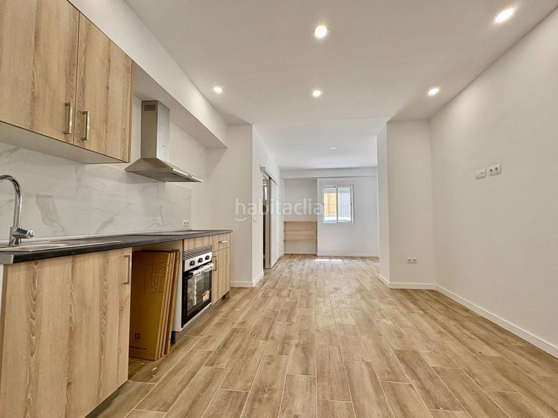 Foto b926a231-3383-4738-ba4d-5d4f5f9b4d24. Estudio  a estrenar en el molinillo con patio privado en Málaga