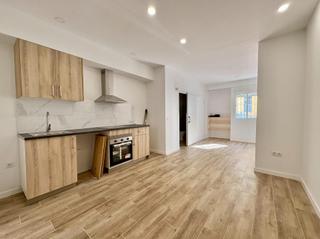 Estudio  Calle salamanca. Estudio a estrenar en el molinillo con patio privado