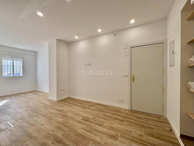 Foto c564b7c9-8a36-4230-88a6-919d5edb0e69. Estudio  a estrenar en el molinillo con patio privado en Málaga