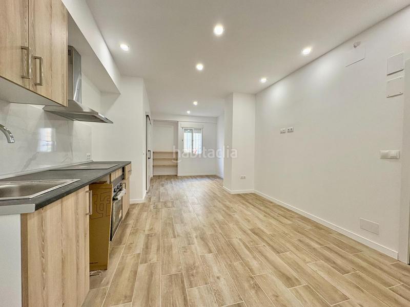 Foto d3784c6e-ab20-4b0e-9721-9bc4e8ec3625. Estudio  a estrenar en el molinillo con patio privado en Málaga