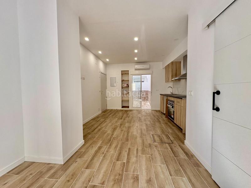 Foto fc3d18c5-be44-49dd-b06b-344952044015. Estudio  a estrenar en el molinillo con patio privado en Málaga