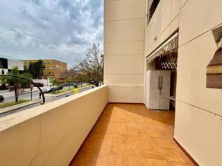 Pis  Avenida carlos haya. Gran piso de 4 hab. 2 baños, muy luminoso, terraza, garaje y tra