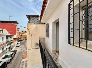 Reihenhaus  Calle sara. Casa de 2 plantas con 4 habitaciones y patio de 20 m2 en granja