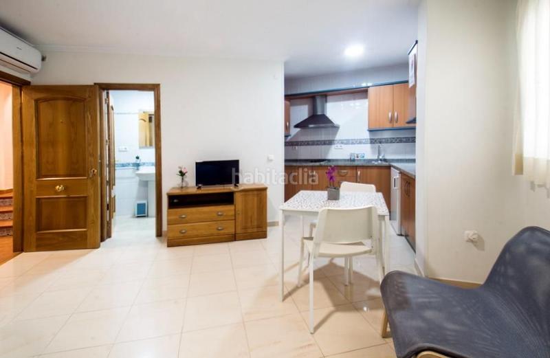 Foto 0d33d1bf-bf96-4dcf-b94e-661390f7b004. Casa a El Bajondillo Torremolinos