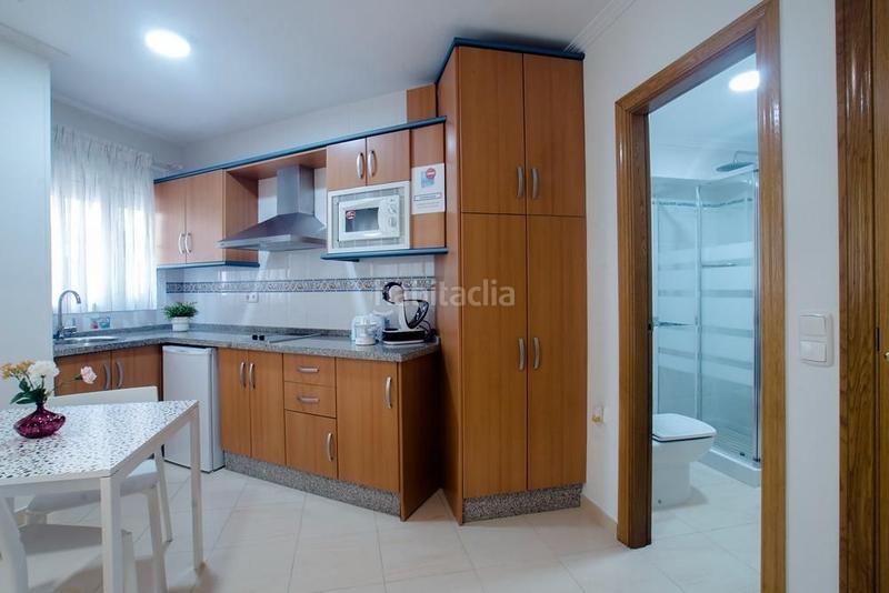 Foto e8de5f33-a202-44ed-8bba-7c0cecea8b4a. Casa a El Bajondillo Torremolinos