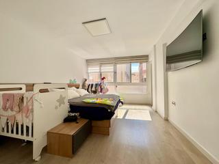Pis  Calle san bartolome. Amplio piso reformado de 3 habitaciones en zona capuchinos
