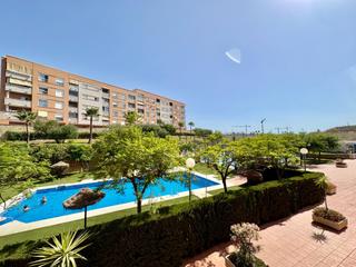 Pis  Calle ucrania. Gran piso de 3 habitaciones con piscina comunitaria, garaje y tr