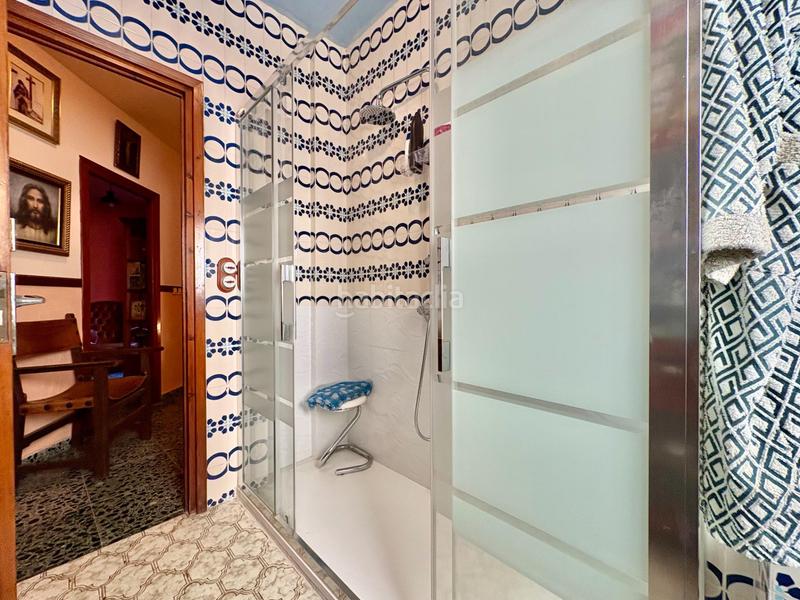 Foto 4df0e078-7a40-4cf0-9a83-ff2f954e06f9. Casa adosada  de 3 plantas en el molinillo en Málaga