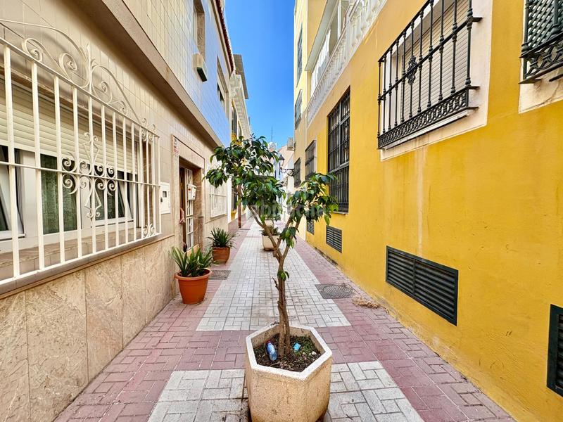 Foto 636a863c-c4b3-481e-841e-ee3d00ec7cc6. Casa adosada  de 3 plantas en el molinillo en Málaga