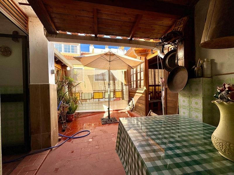 Foto 83f26931-983e-492f-8858-7f43514417b2. Casa adosada  de 3 plantas en el molinillo en Málaga