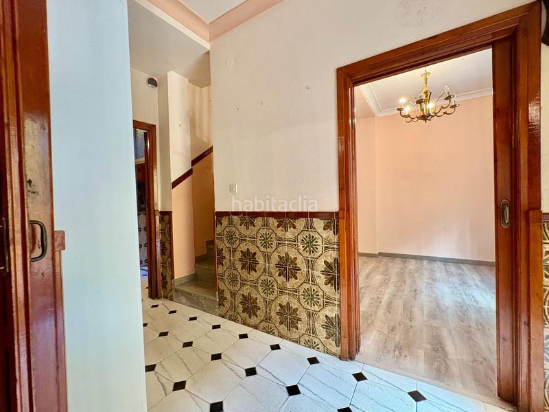 Foto 859e57a1-dede-4b84-abd6-8ce9d532f90a. Casa adosada  de 3 plantas en el molinillo en Málaga