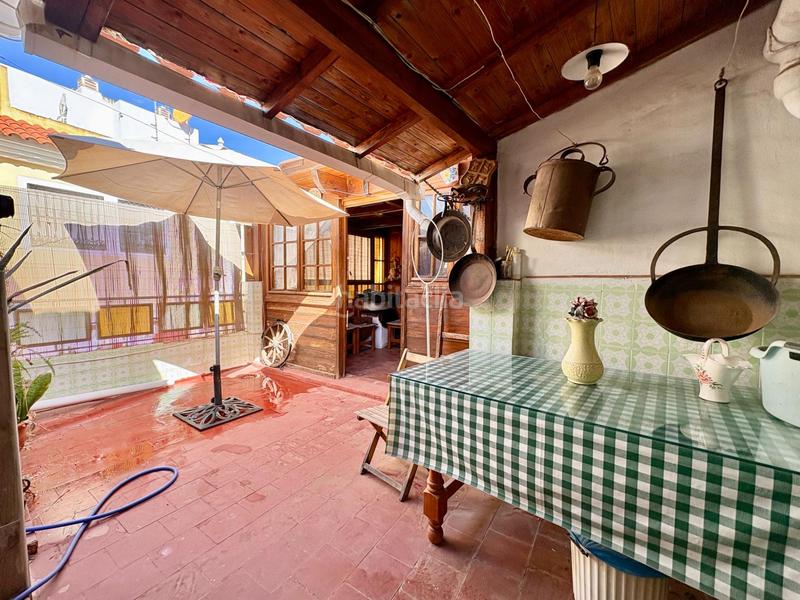 Foto b4980c67-c86a-446a-bdfe-0d8976525df1. Casa adosada  de 3 plantas en el molinillo en Málaga