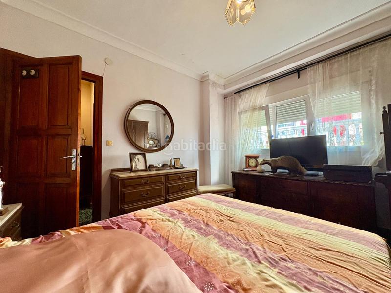 Foto c30f7e2c-b469-4fc0-b077-a428ceeec5a6. Casa adosada  de 3 plantas en el molinillo en Málaga