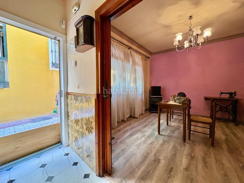 Foto c4ada99a-c8a4-41c4-b259-ee7f2ef1196c. Casa adosada  de 3 plantas en el molinillo en Málaga