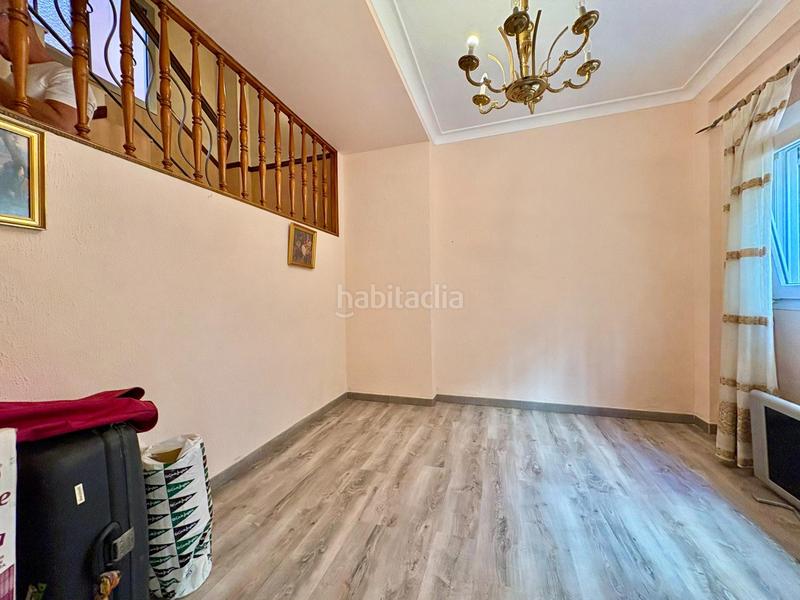 Foto c59b8d19-40dc-4660-babe-659e40588332. Casa adosada  de 3 plantas en el molinillo en Málaga