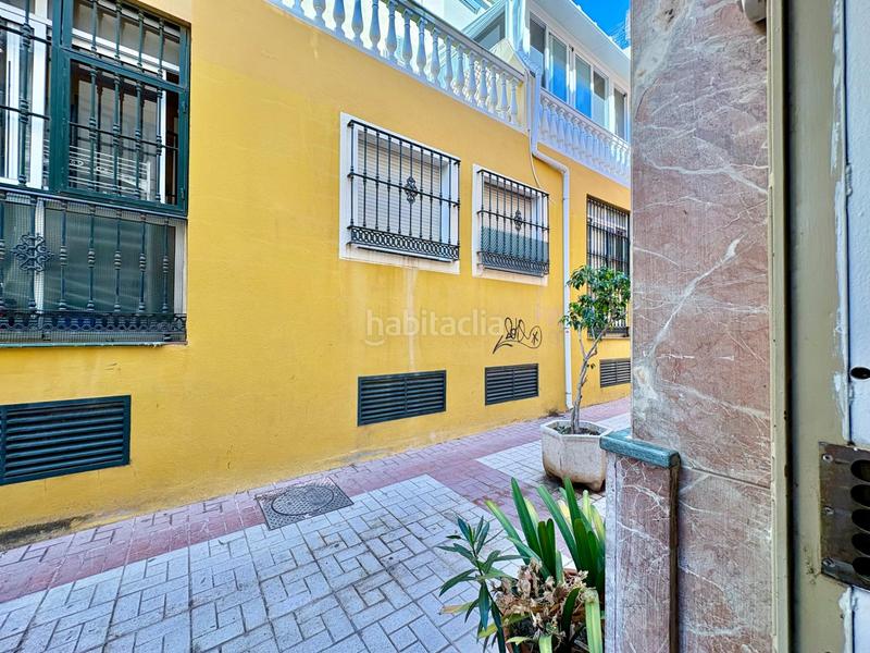 Foto f49ad6b6-4a5c-44c2-bc1e-cd939f330e14. Casa adosada  de 3 plantas en el molinillo en Málaga