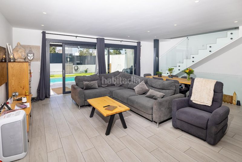 Foto 9794867f-26e1-449a-8dcd-febb2ecab5d1. Casa aparellada amb calefacció aparcament piscina a Alhaurín de la Torre