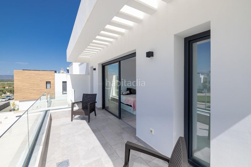 Foto 9898b81c-f27a-4481-bc0b-c560dc803655. Casa aparellada amb calefacció aparcament piscina a Alhaurín de la Torre