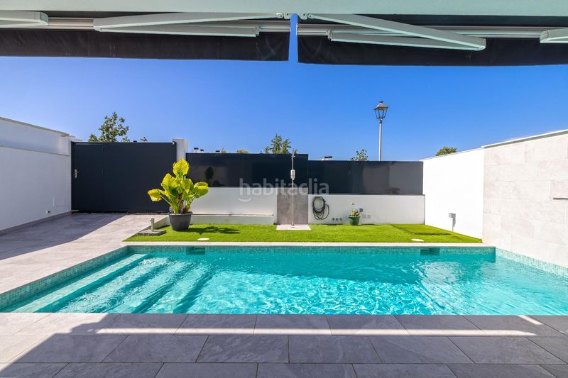 Foto bce698cf-3db9-41e5-b2fc-354226f59f75. Casa aparellada amb calefacció aparcament piscina a Alhaurín de la Torre
