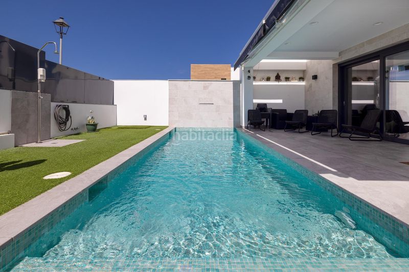 Foto eb1e5a2f-0f50-49a1-bd22-0ce925df3ab9. Casa aparellada amb calefacció aparcament piscina a Alhaurín de la Torre