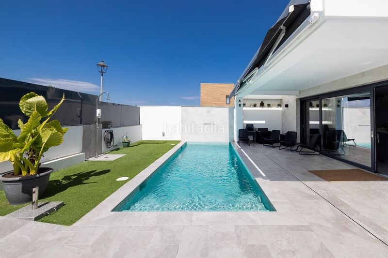Foto fd55d248-a67f-4c2b-94a7-078d03ea18a4. Casa aparellada amb calefacció aparcament piscina a Alhaurín de la Torre
