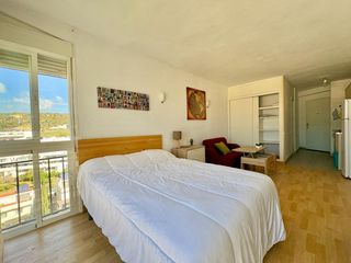 Flat  Calle hermanos alvarez quintero. Estudio en buen estado en la cala del moral con vistas despejada