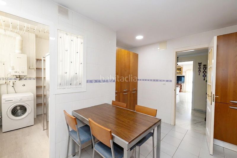 Foto 301b051c-5f45-43ea-9935-9285b01233a7. Pis amb calefacció aparcament piscina a Paseo Marítimo Oeste - Pacífico Málaga