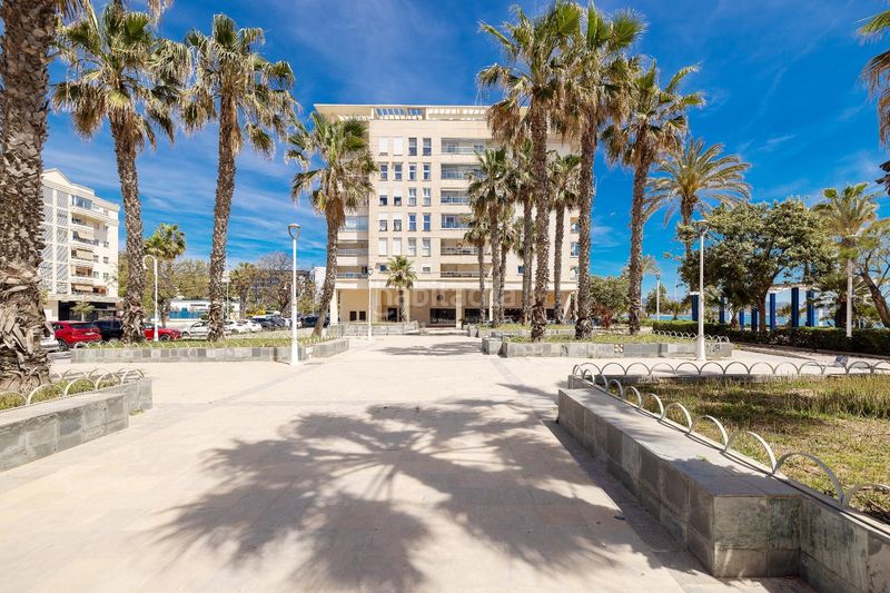Foto 8db8ac3f-6d52-44e4-8f91-a84cfcd30e95. Pis amb calefacció aparcament piscina a Paseo Marítimo Oeste - Pacífico Málaga