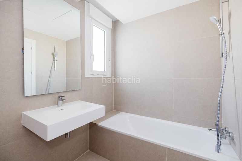 Foto b25d28b8-cedc-4766-9e12-200cd4729c2e. Àtic amb calefacció aparcament piscina a Limonar Málaga