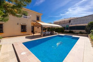 Chalet  Calle alcaudon. Gran chalet independiente de 4 habitaciones con piscina en alhau