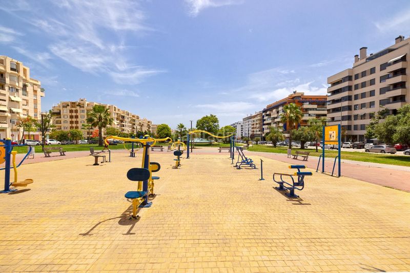 Foto 01a827b5-8b92-4c76-8dd4-a56677e032fc. Pis amb aparcament piscina a Teatinos Málaga