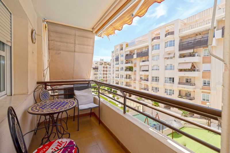 Foto a0f88375-ac0b-45b7-a01d-b6386802360c. Pis amb aparcament piscina a Teatinos Málaga