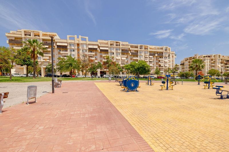 Foto a6824b3a-ce87-48c9-83e4-edd2e6663909. Pis amb aparcament piscina a Teatinos Málaga