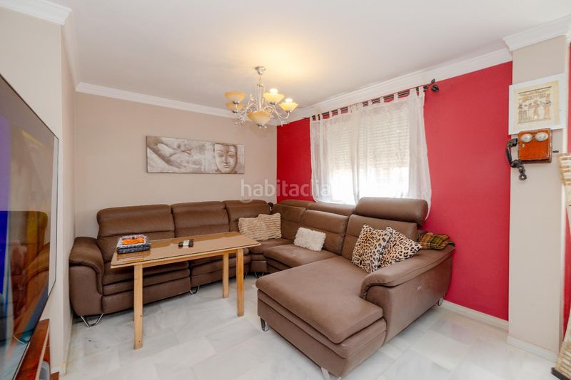 Foto 1decbeab-1354-49b3-b3d9-b59ddb8121fd. Casa aparellada amb aparcament a San Alberto - La Alcubilla - Florisol Málaga