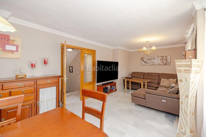 Foto 6009df96-efc6-4094-88df-d1b199643f76. Casa aparellada amb aparcament a San Alberto - La Alcubilla - Florisol Málaga