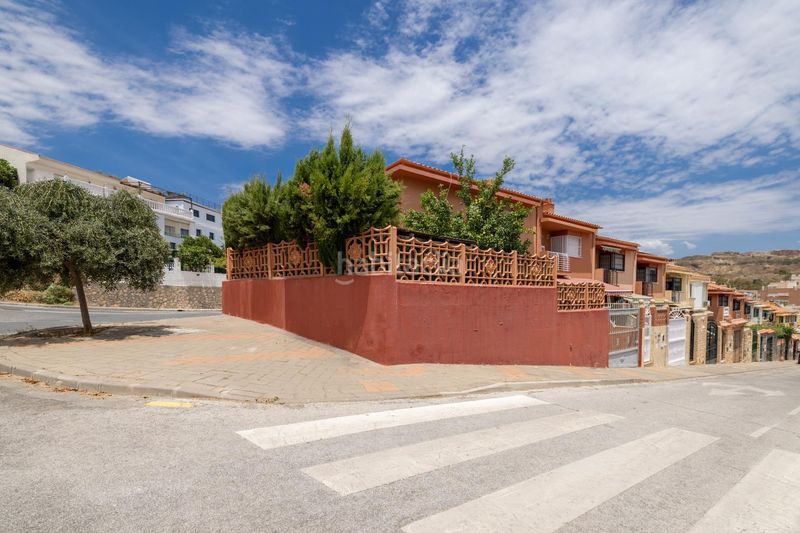 Foto 66bf1bd7-643c-41f2-bfaa-90d68ce619ec. Casa aparellada amb aparcament a San Alberto - La Alcubilla - Florisol Málaga