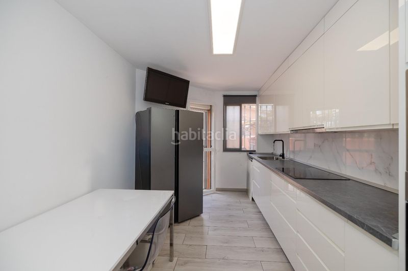 Foto 82347a45-f326-4f4d-b46e-1c6be10b8077. Casa aparellada amb aparcament a San Alberto - La Alcubilla - Florisol Málaga