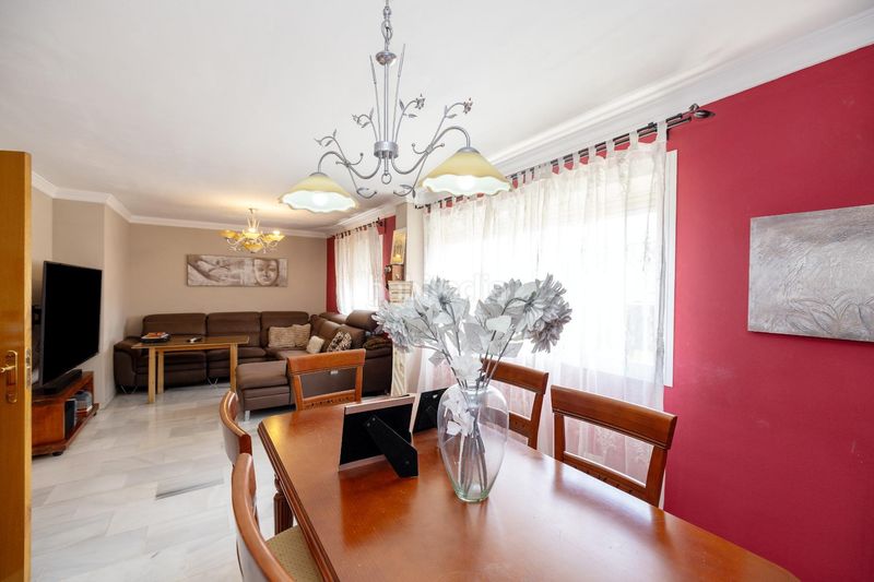 Foto a8d08ea8-72ae-4f93-ae1d-c14dd5290b99. Casa aparellada amb aparcament a San Alberto - La Alcubilla - Florisol Málaga