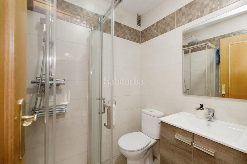 Foto da5dd706-f8e2-4bd3-943d-4d0bd4d2d095. Casa aparellada amb aparcament a San Alberto - La Alcubilla - Florisol Málaga